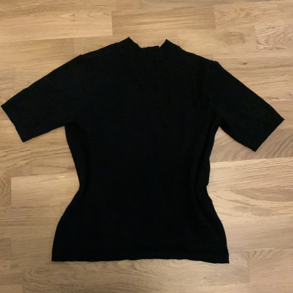 Svart t-shirt - 90