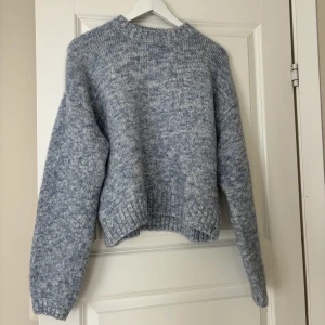 Blå stickad tröja - Härlig blå stickad tröja från BIKBOK, använd fåtal gånger💙 pris går att diskutera!!
