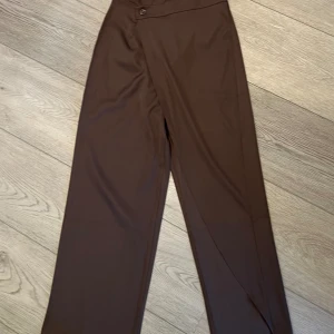 Byxor nyskick - Säljer dessa unika oanvända byxor i nyskick, med etiketten kvar då de inte passade.