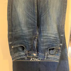 Ett par snygga Bootcut jeans från only i storlek 29. Spris kan diskuteras och du betalar för frakt💘