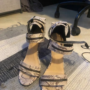 Fina klackskor  - Fina klackskor i jätte bra skick 