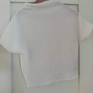 Säljare denna Gina tricot tröja då den inte kommit till användning. Köpte förra sommaren men endast använt den 1 gång! 
