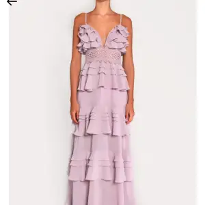 En superfin klänning från true decadence klänning i ljus lila 💜, den är i storlek S, och original priset är 2099 köpt från zalando, bara att fråga på om du har en fundering💗💗klängen är använden en gång och har inga defekter💗 pris kan diskuteras 
