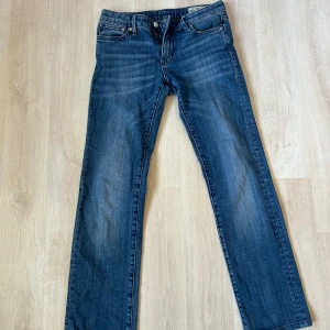 Crocker Jeans - Lågmidjade raka Jeans från Crocker. Storleken står på sista bilden men skulle säga att de sitter ungefär som S☺️
