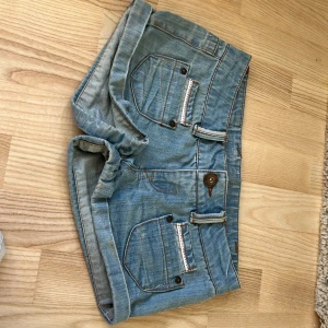 Jeans shorts låg midja - Super fina shorts från only i bra skick men Andvänd. 