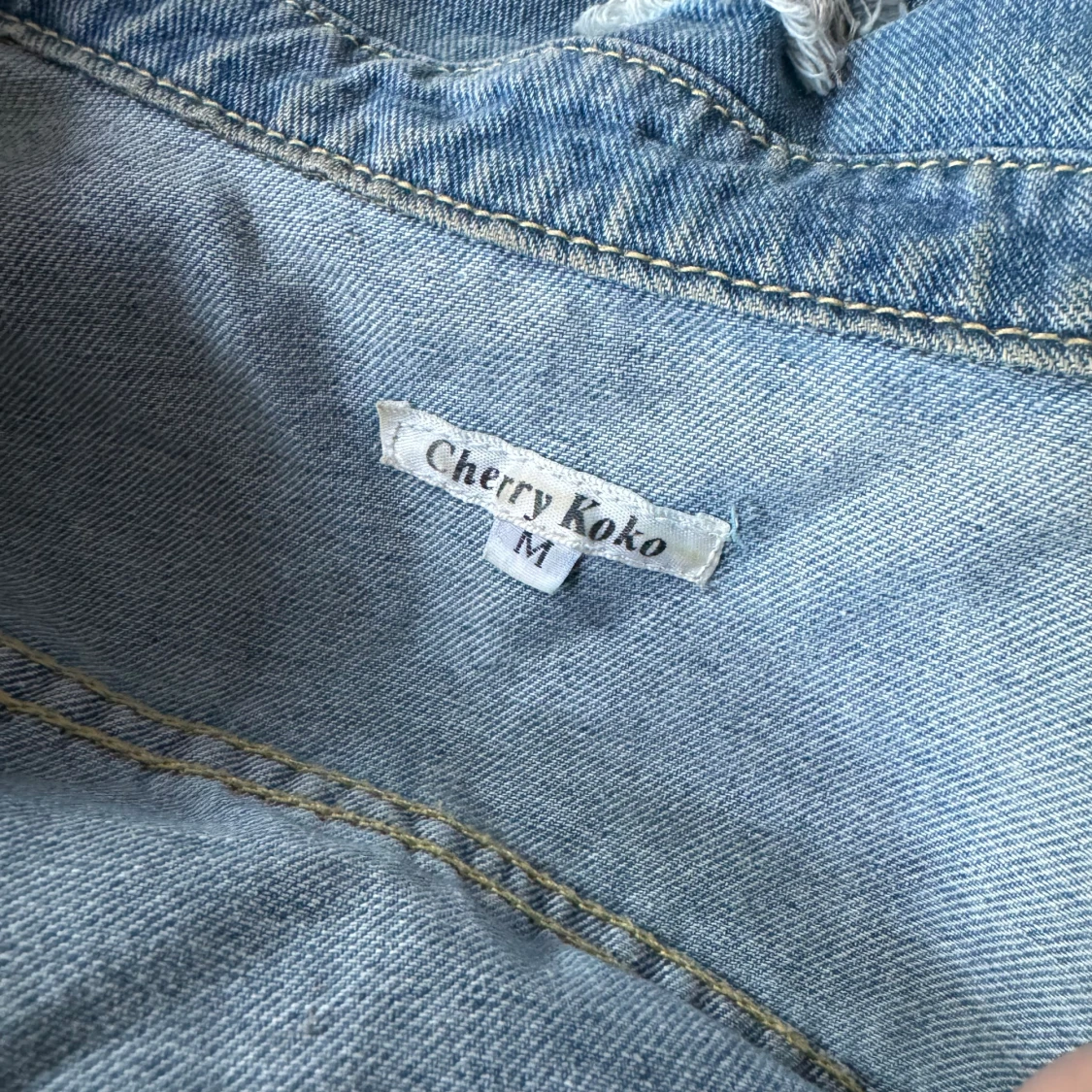 Sliten jeansjacka - 91