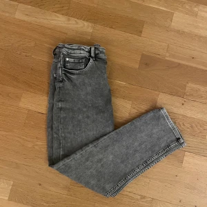 Relaxed fit jeans  - 158cm använts 10 gånger. Skick 9/10.