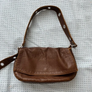 brun baguettebag - väska från asos, helt ny och aldrig använd