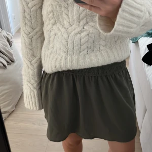 Kjol - Så fin kjol som inte länge kommer till användning. Skiv för fårgor eller funderingar 🥰❤️
