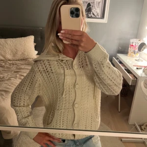 Kofta med luva - Sötaste koftan med luva och knappar, liknande &other stories🌟🌟