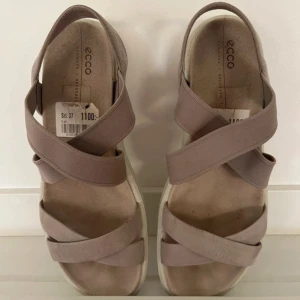 Sandaler - Knappt använda men väldigt sköna  Storlek 37