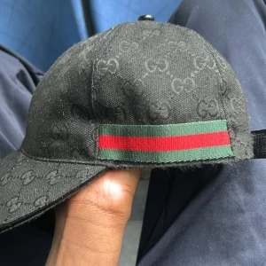 Svart gucci keps äkta oanvänd - Oanvänd keps orginala pris 4800 o säljer den för 3000