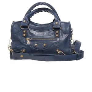 Balenziaga likande väska - Marinblå Balenziaga liknade väska med gud detaljer. Väskan är i den lilla modellen. Den är i använt skick och har små defekter på vissa ställen.💕