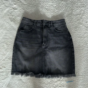 Jeanskjol - Så fin grå jeanskjol❣️ Använd 1-2 ggr❣️
