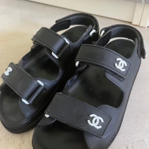 Sandaler - Stl 36, använt men fint skick. Köpta 2020. Kan ej nämna märket då Plick tar bort annonsen