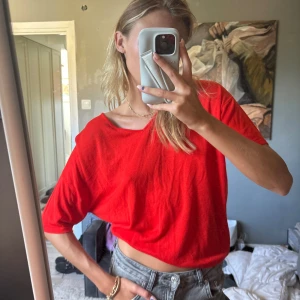 Färgglad tröja - Jätte fin röd/coral tröja!