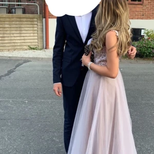  Balklänning  - Säljer nu min fina balklänning från mascara London. 