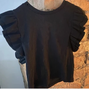 Zara topp - Säljer denna topp från zara inklusive en likadan i vitt