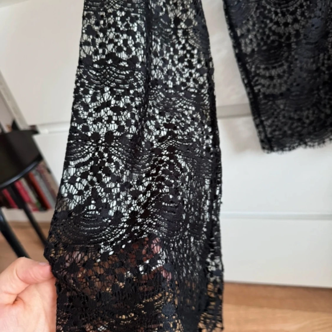 Genomskinlig tröja i spets - Gina Tricot - Storlek S - 92