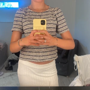 Randig topp - Fin topp från Lindex, i bra skick 💕klicka gärna på köp nu!!