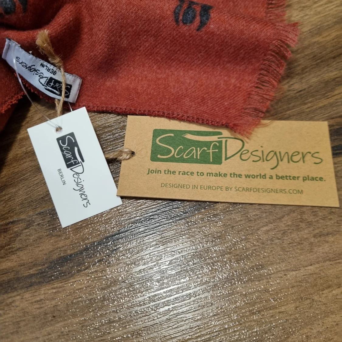 Rostfärgad halsduk med mönster - 93