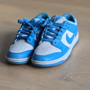 Nike dunks california blue - Köpte av restocks, använda 1 gång. Säljer pga jag har för många skor. Pris kan diskuteras