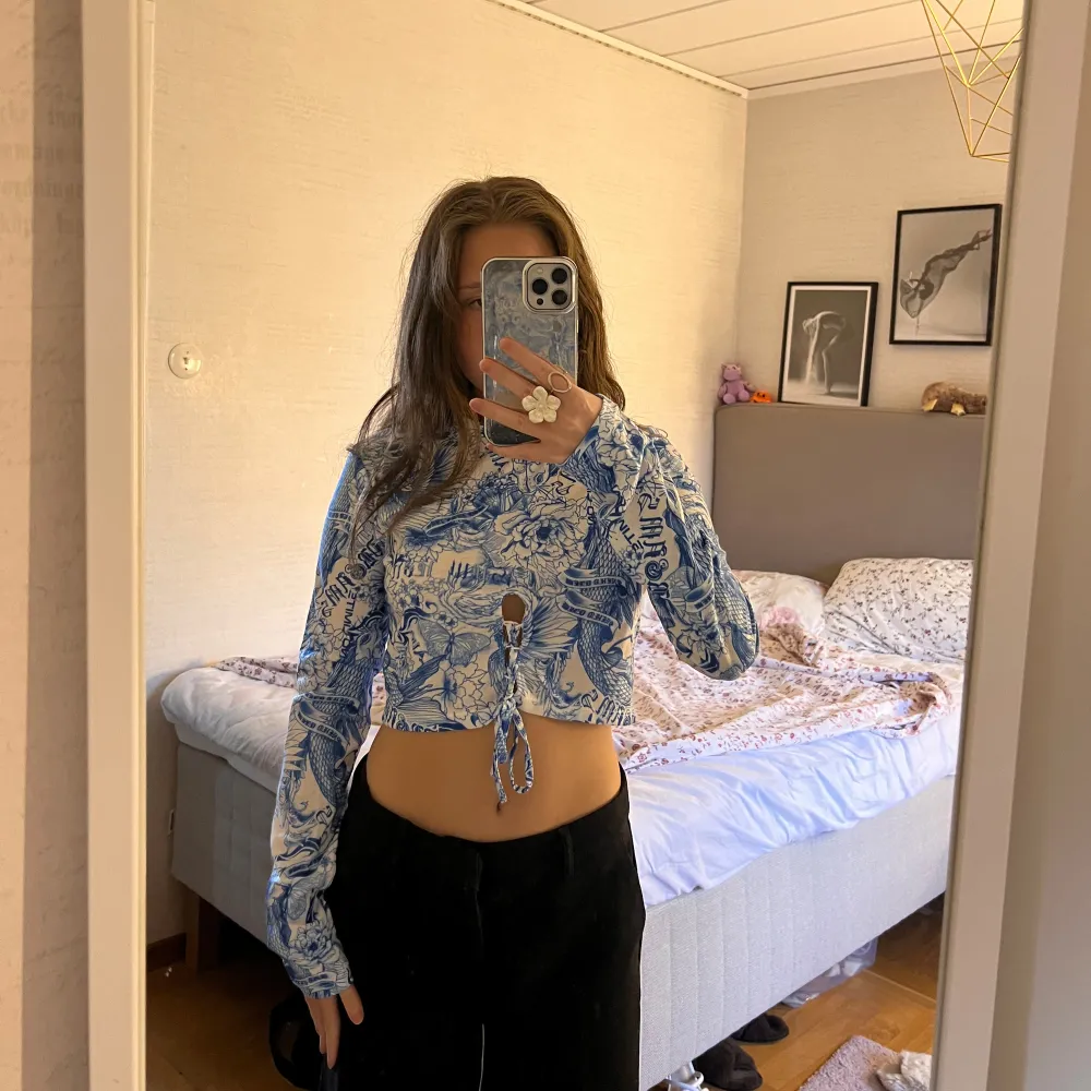 Säljer min oanvända croptop, aldrig används💞. Toppar.