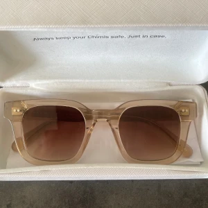 Chimi  - Jätte fina chimi i färgen Ecru storlek 04, pris kan diskuteras och det är bara höra av sig om frågor eller om fler bilder. Säljer då jag köpt nya 