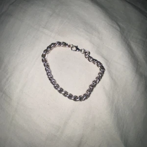 Armband  - Jätte bra skick aldrig använt den 
