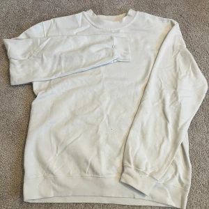  Sweatshirt vit  - Storlek- L  Hel vit  Inte använd