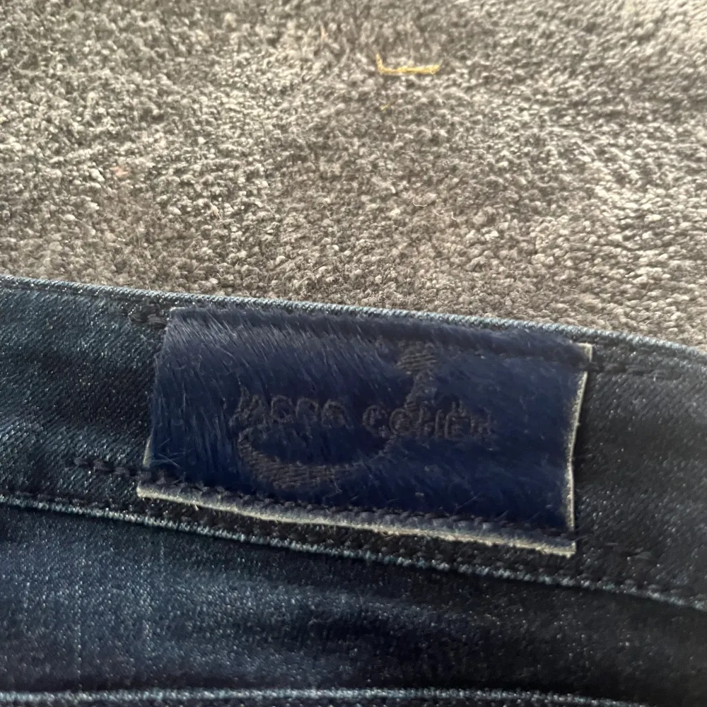 Säljer dessa feta Jacob cohen jeans storleken är 29/29 nypris på dessa ligger runt 5800kr (mitt pris är 950kr) såklart är dom äkta. Jeans & Byxor.