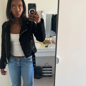 Mocka jacka❤️ - Säljer denna oanvända mocka jacka som tyvärr inte kommer till användning❤️❤️