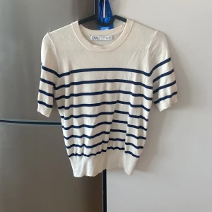 Tröja med ränder - Säljer nu denna då jag ibte använder den längre :)) skriv om ni är intresserade!!