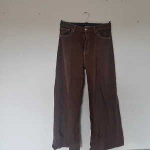Bruna jeans  - Nästan oanvända jättefina jeans