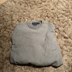 Vit polo - Knappt använd och as snygg 