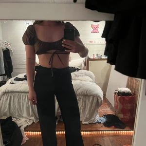 Topp - Supersöt brun topp, storlek M, passar även S, aldrig använd då brun inte är min färg tyvärr