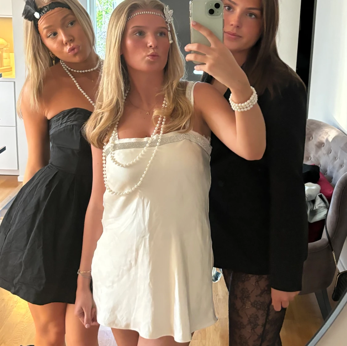 Vit zara klänning i satin - 91