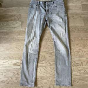 🔵 säljer dessa stilrena Jacob cohen jeansen i toppskick, inga defekter, storlek 34 men sitter mer som 33-32, vid minsta fundering är det bara att höra av sig 🤝