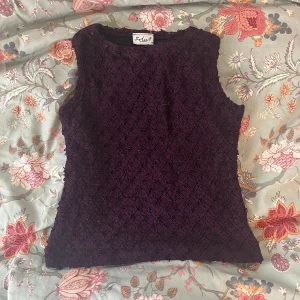 Båtringad topp - Så söt Båtringad tank topp. Storlek 12 men skulle säga mer av en S