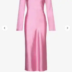 Så himla fin siden klänning från Gina Tricot! Använd 1 gång🩷 Stl S Köpt för 500kr