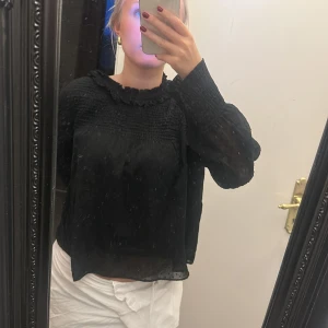 Söt blus  - Säljer denna då den aldrig kommit till användning av mig❤️☺️