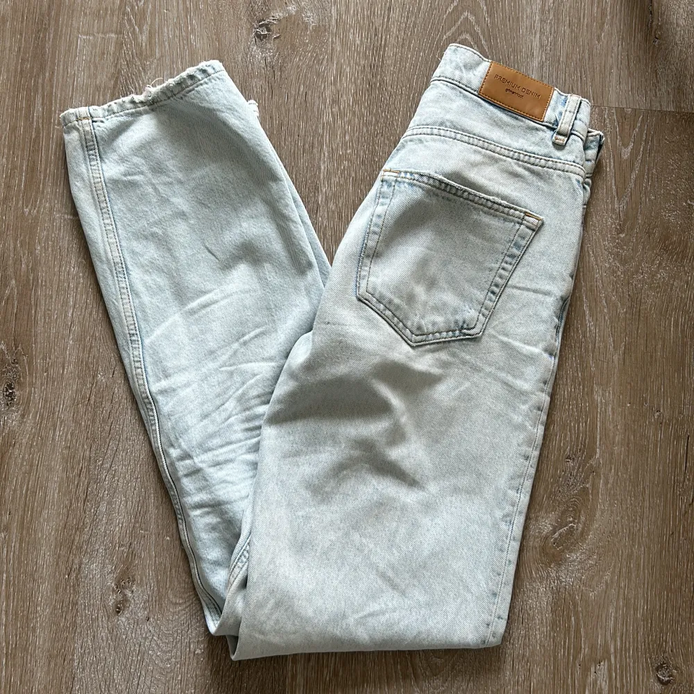 Högmidjade blå jeans från Gina Tricot!. Jeans & Byxor.