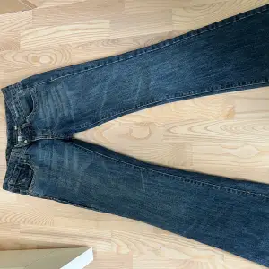 Lågmidjade bootcut jeans i storlek XS💕Skriv privat för frågor 🥰