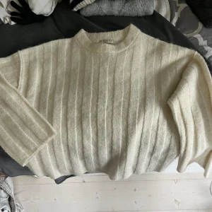 Stickad vit tröja - Superfin vit stickad tröja🤍