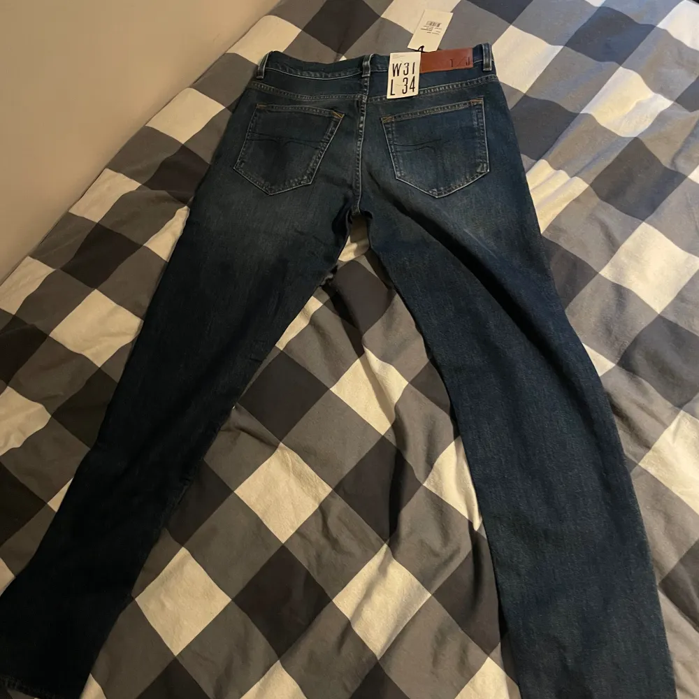 Helt nya tiger of Sweden jeans med tags kvar. Modellen evolute som är slim fit. Storlek 31/34 skick 10/10 aldrig använda. . Jeans & Byxor.