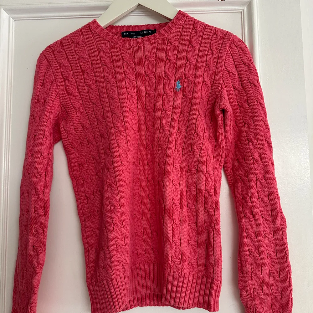 En rosa kabelstickad tröja från Ralph Lauren.. Tröjor & Koftor.