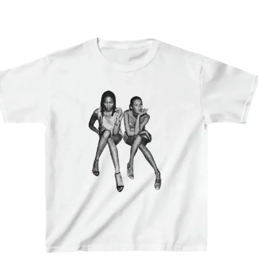 SÖKER denna t shirt från in print we trust i storlek xs, hör av er om ni säljer en❤️. T-shirts.