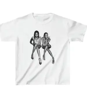 SÖKER denna t shirt från in print we trust i storlek xs, hör av er om ni säljer en❤️