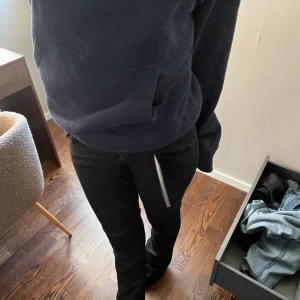 Low waist jeans  - Säljer ett par super fina jeans i stolek xs. Det är helt i nysick med prislapp på. Priset kan diskuteras vid snabb affär ❤️