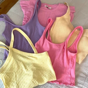 Toppar  - TRYCK INTE PÅ KÖP! Säljer dessa 5 olika toppar, aldrig använda! Skriv för mer info om varje top, intresse för alla kontakta mig!(pris, storlek osv)💗Alla toppar för 300!
